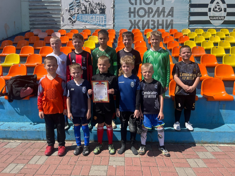 Ученики начальной школы заняли второе место на районном турнире по футболу.